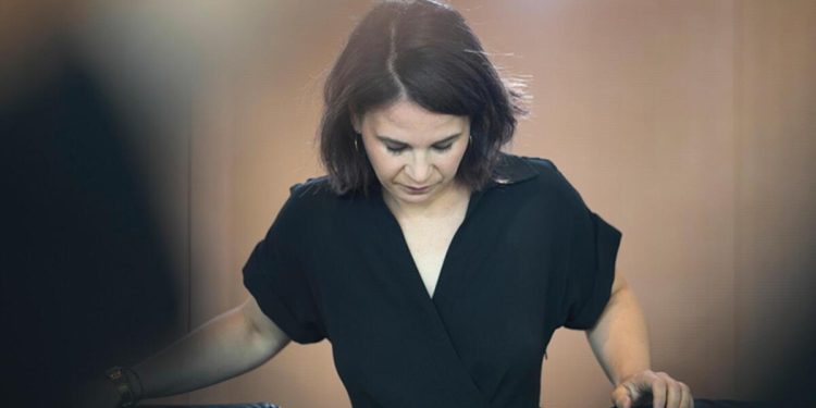 Almanya hükümet uçağı arıza yaptı: Baerbock yolda kaldı