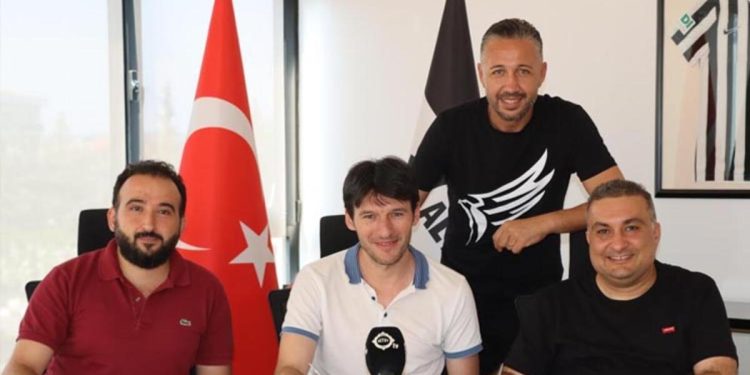 Altay, İbrahim Akın ile yollarını ayırdı