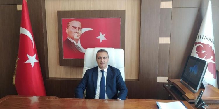 Ardahan Valisi Hayrettin Çiçek kimdir, kaç yaşında ve aslen nereli? Hayrettin Çiçek hangi misyonlarda bulundu?