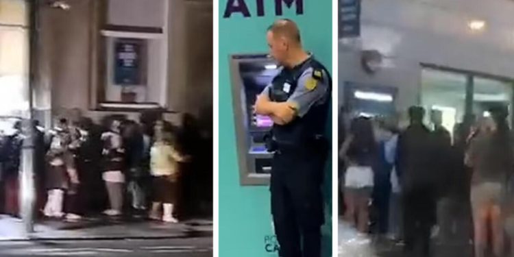 ATM’ler teknik arıza nedeni ile para dağıtmaya başladı! Binlerce kişi kuyruk oldu, olaya polis müdahale etti…