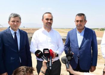 Bakan Kacır 1.4 milyar liralık sanayi sitesi inşaatını inceledi