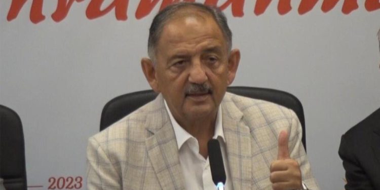 Bakan Özhaseki açıkladı: Orta hasarlı binaların tamamı yıkılacak