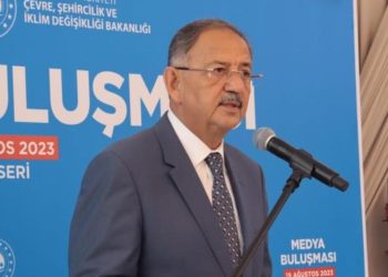 Bakan Özhaseki: İstanbul’da 1.5 milyon konut çok riskli gözüküyor