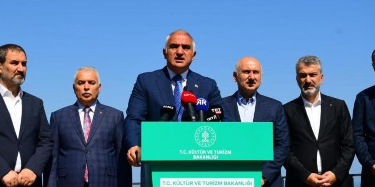 Bakanı Ersoy Trabzon’a geldi