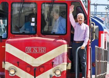 Banliyo treni 10 yıl sonra nostalji olarak geri döndü