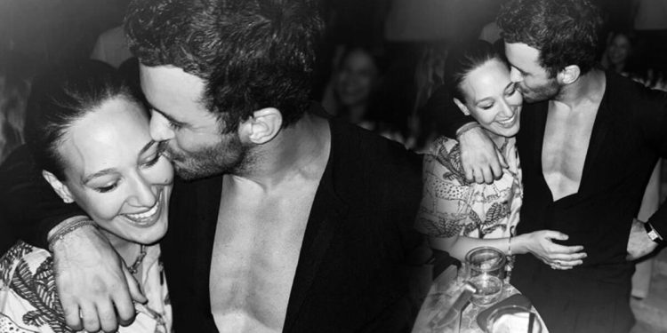 Barış Arduç’tan Gupse Özay’a ilan-ı aşk:  Her zerrene…