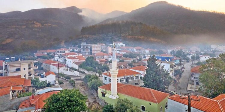 Batı Trakya’da yangınlar Türk köylerine ulaştı