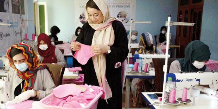 Bayanlar hayatlarını geri istiyor… Taliban iktidarı iki yaşında