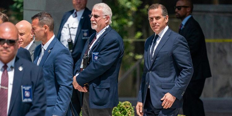 Biden’ın oğlu Hunter Biden’ın Rus, Kazak ve Ukraynalı oligarklardan aldığı ödemelerin evrakları yayınlandı