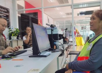 Bulduğu altınları polise götürdü, belediye lideri ödüllendirdi