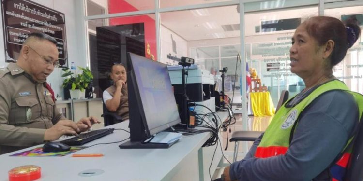 Bulduğu altınları polise götürdü, belediye lideri ödüllendirdi