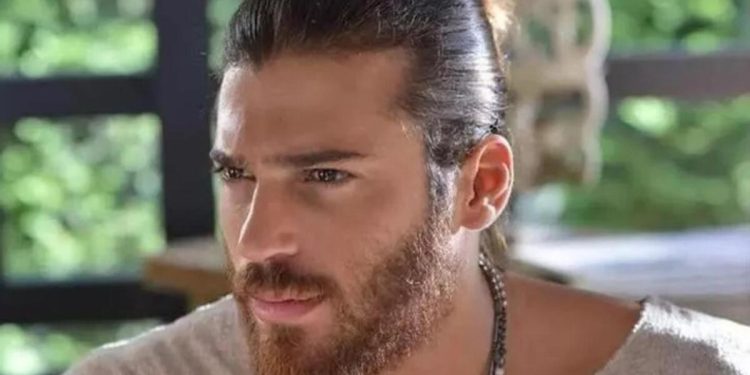 Can Yaman İtalya’dan dedesinin cenazesi için geldi