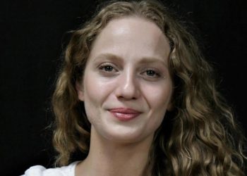 Casandra Cihan Loveless konut arkadaşını şikayet etti