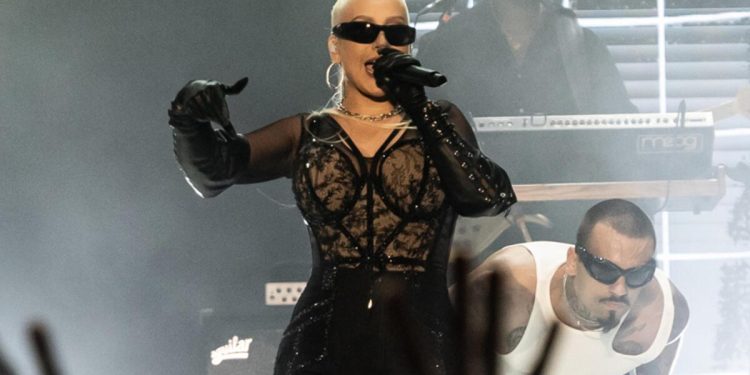 Christina Aguilera’dan Antalya’da milyonluk gösteri