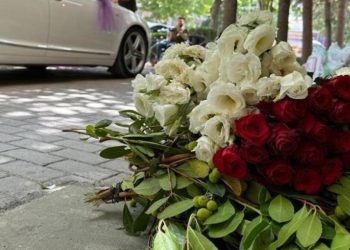 Çiçekçiler düğün döneminde kazanmaya başladı