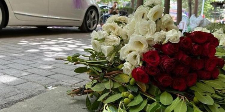 Çiçekçiler düğün döneminde kazanmaya başladı