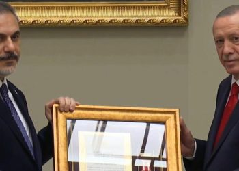 Cumhurbaşkanı Erdoğan’dan Hakan Fidan’a üstün hizmet madalyası