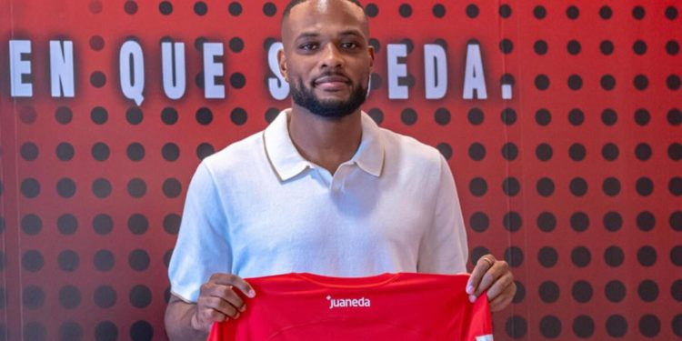 Cyle Larin, 1 ayda 5 katı bonservis bedeliyle transfer oldu!