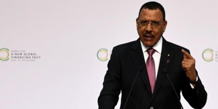 Devrik başkan Bazoum, vatana ihanetten yargılanacak