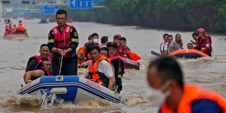 Doksuri Tayfunu devam ediyor! Çin’de meyyit sayısı 21’e yükseldi