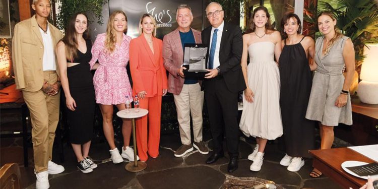 Doruktaki bayanlara takviyeye devam