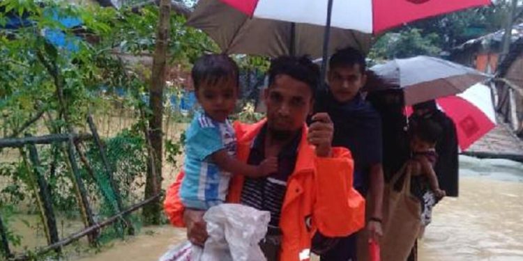 Dünyanın en büyük mülteci kampında sel