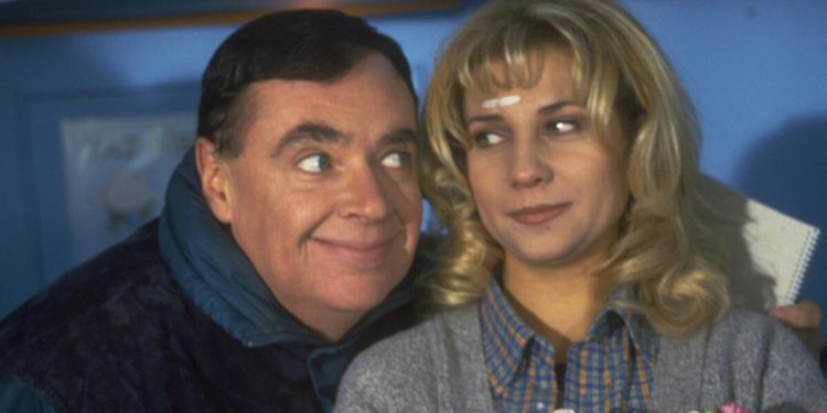 Efsane dizinin oyuncuları yıllar sonra buluştu… “Başlama yeniden ‘öpeceğim’ diye”