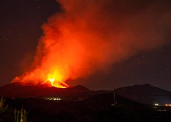 Etna yine faaliyete geçti