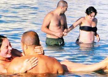 Ezgi Mola ve eşi Mustafa Aksakallı’nın keyifli anları