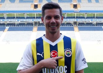 Fenerbahçe, Miha Zajc ile 3 yıllık kontrat yeniledi