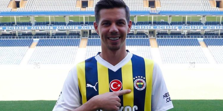 Fenerbahçe, Miha Zajc ile 3 yıllık kontrat yeniledi