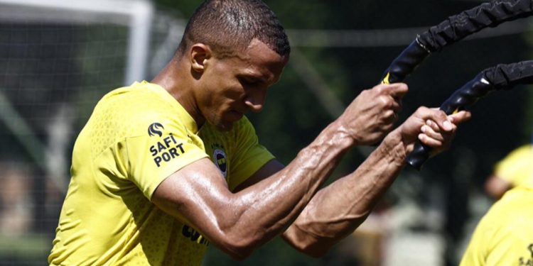 Fenerbahçe’nin 245 milyonluk transferi sahnede