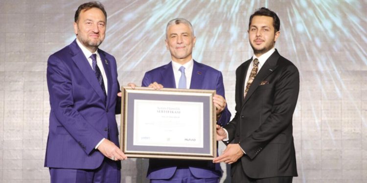 Genç teşebbüsçüler ödüllendirildi