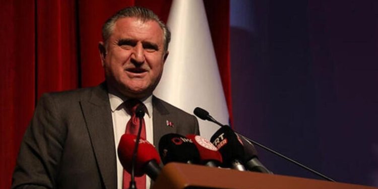 Gençlik ve Spor Bakanı Osman Aşkın Bak: Spor altyapısı güçlü bir Türkiye geliyor