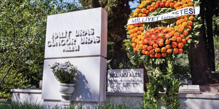 Güngör Uras anıldı