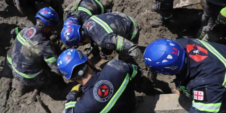 Gürcistan’da toprak kayması: 11 kişi hayatını kaybetti, 25 kişi aranıyor…
