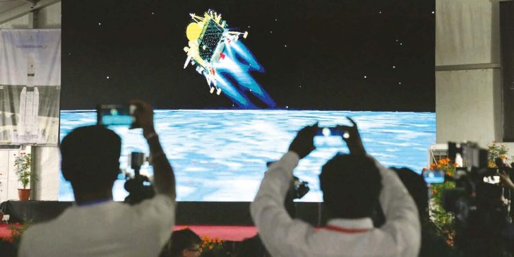 Hindistan Ay’ın karanlık yüzüne inen birinci ülke oldu