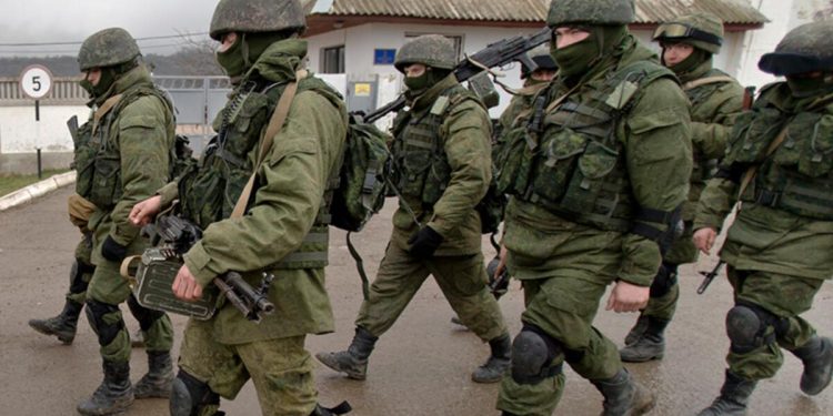 İngiltere duyurdu: Rusya güneydeki ordularını birleştiriyor