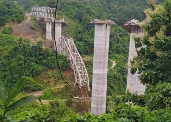 İnşaat halindeki demiryolu köprüsü çöktü: 17 meyyit