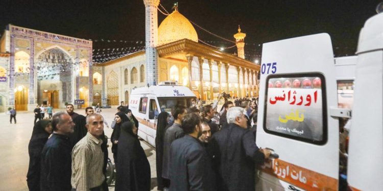 İran’da Şah Çerağ Türbesi’ne taarruz