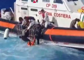 İtalya açıklarında iki göçmen teknesi battı: 2 meyyit, 31 kayıp