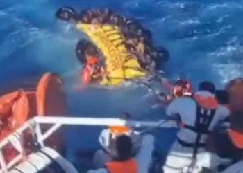 İtalya’da iki göçmen teknesi battı: 2 meyyit, 31 kayıp