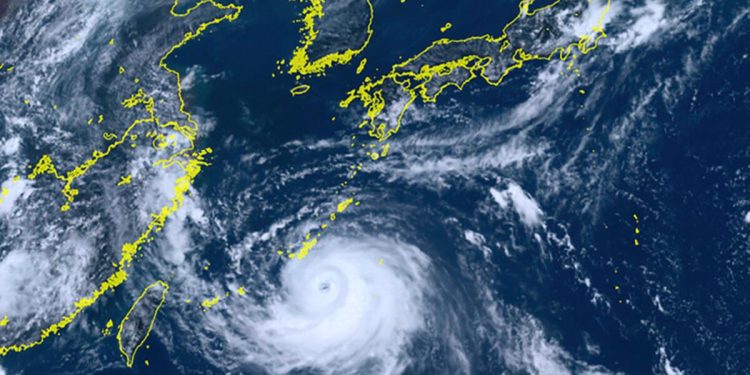 Japonya’da tayfun alarmı: 420 uçuş iptal edildi