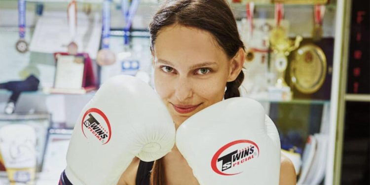 Jessica May rolü için kick boks öğreniyor