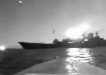 Karadeniz’de savaş büyüyor! Ukrayna, Rus gemisini vurdu