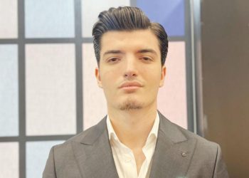 Kente dönüş temalı renkli koleksiyon