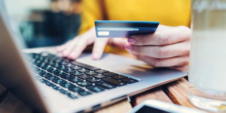 Kredi kartıyla yurtdışı tatile kısıtlama kararı