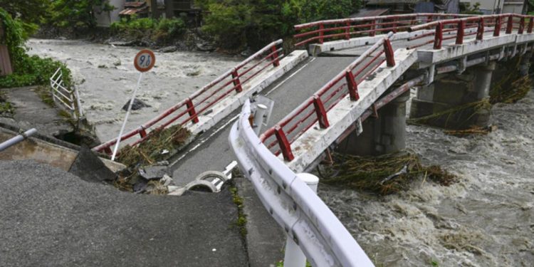 Lan Tayfunu Japonya’yı vurdu: Yaralı sayısı artıyor