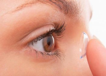 Lens kullananlar dikkat! Göz kaybına bile neden oluyor.. Denize ve havuza lensle girilir mi? Uzman isimden değerli ihtar