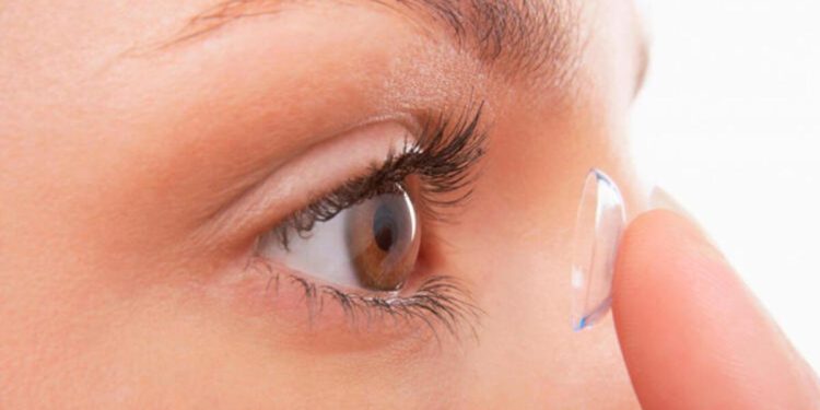 Lens kullananlar dikkat! Göz kaybına bile neden oluyor.. Denize ve havuza lensle girilir mi? Uzman isimden değerli ihtar